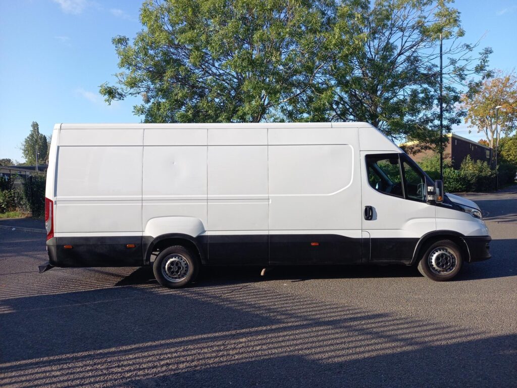 Iveco Daily 2.3D HPI 14V Business 35S 4100 Panel Van 5dr Diesel HiMatic LWB H2 Euro 6 (s/s) (136 ps)