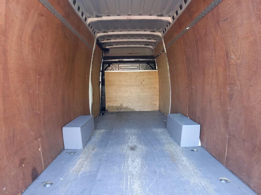 Iveco Daily 2.3D HPI 14V Business 35S 4100 Panel Van 5dr Diesel HiMatic LWB H2 Euro 6 (s/s) (136 ps)
