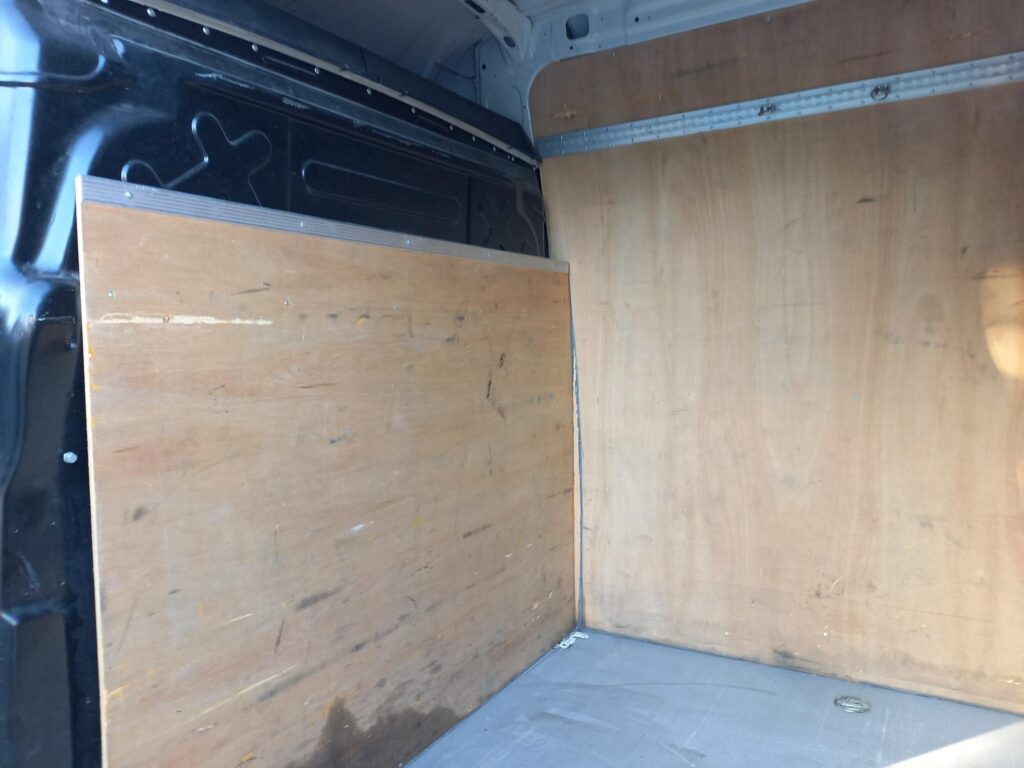 Iveco Daily 2.3D HPI 14V Business 35S 4100 Panel Van 5dr Diesel HiMatic LWB H2 Euro 6 (s/s) (136 ps)