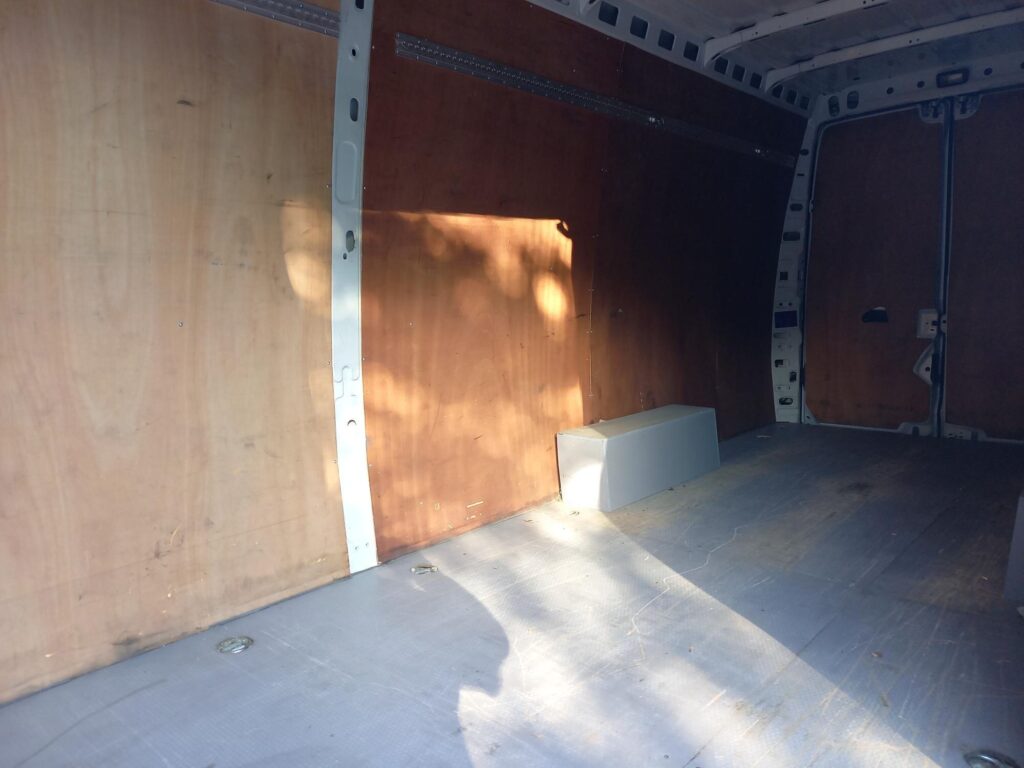 Iveco Daily 2.3D HPI 14V Business 35S 4100 Panel Van 5dr Diesel HiMatic LWB H2 Euro 6 (s/s) (136 ps)