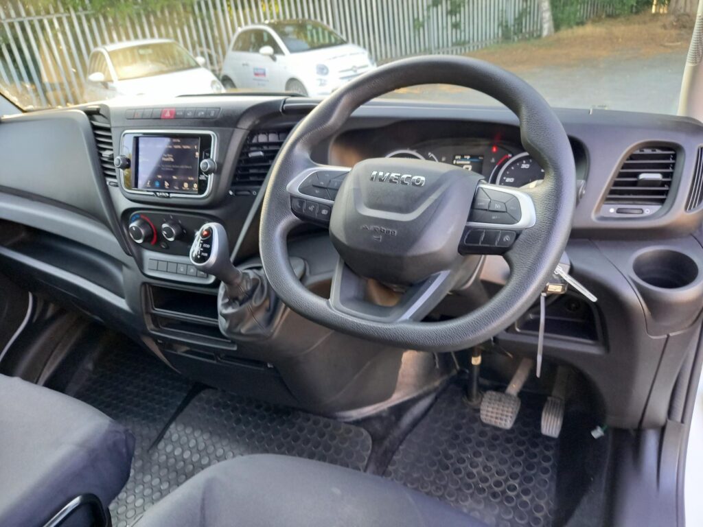 Iveco Daily 2.3D HPI 14V Business 35S 4100 Panel Van 5dr Diesel HiMatic LWB H2 Euro 6 (s/s) (136 ps)