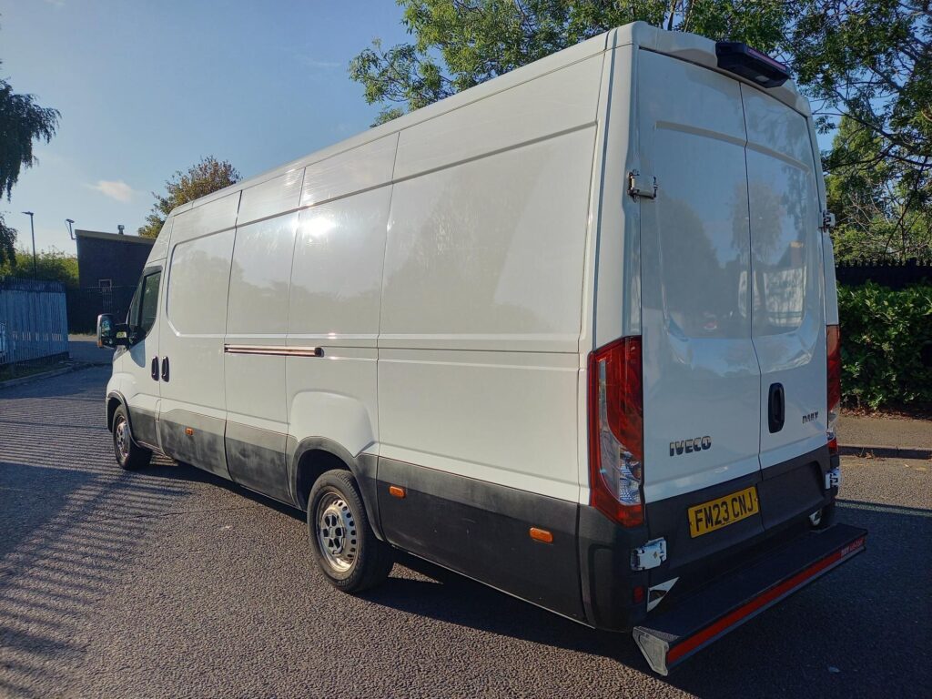 Iveco Daily 2.3D HPI 14V Business 35S 4100 Panel Van 5dr Diesel HiMatic LWB H2 Euro 6 (s/s) (136 ps)