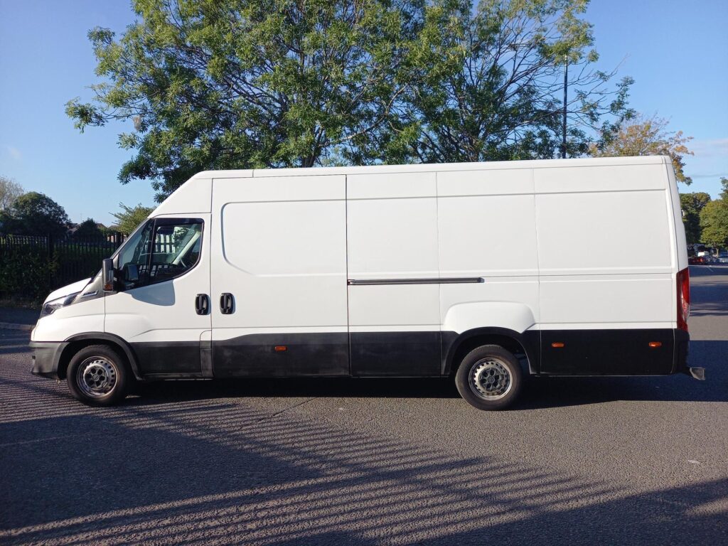 Iveco Daily 2.3D HPI 14V Business 35S 4100 Panel Van 5dr Diesel HiMatic LWB H2 Euro 6 (s/s) (136 ps)