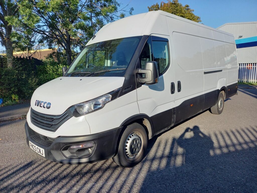 Iveco Daily 2.3D HPI 14V Business 35S 4100 Panel Van 5dr Diesel HiMatic LWB H2 Euro 6 (s/s) (136 ps)