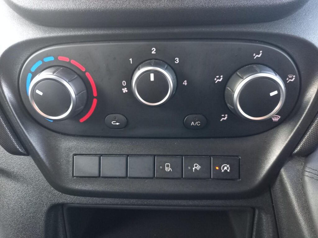 Iveco Daily 2.3D HPI 14V Business 35S 4100 Panel Van 5dr Diesel HiMatic LWB H2 Euro 6 (s/s) (136 ps)