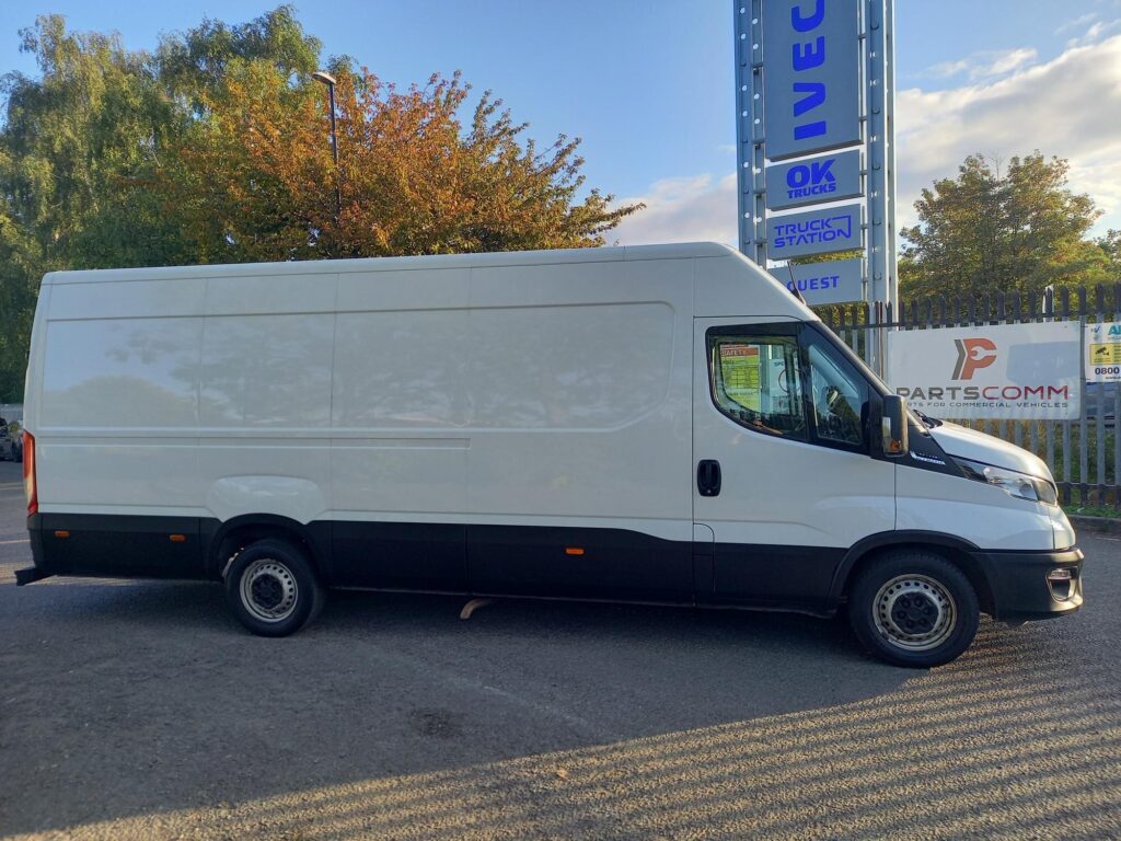 Iveco Daily 2.3D HPI 14V Business 35S 4100 Panel Van 5dr Diesel HiMatic LWB H2 Euro 6 (s/s) (136 ps)