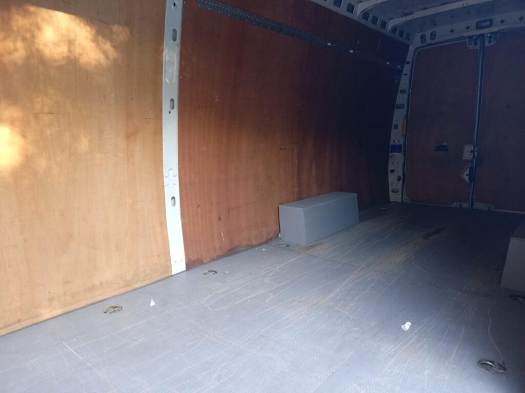 Iveco Daily 2.3D HPI 14V Business 35S 4100 Panel Van 5dr Diesel HiMatic LWB H2 Euro 6 (s/s) (136 ps)