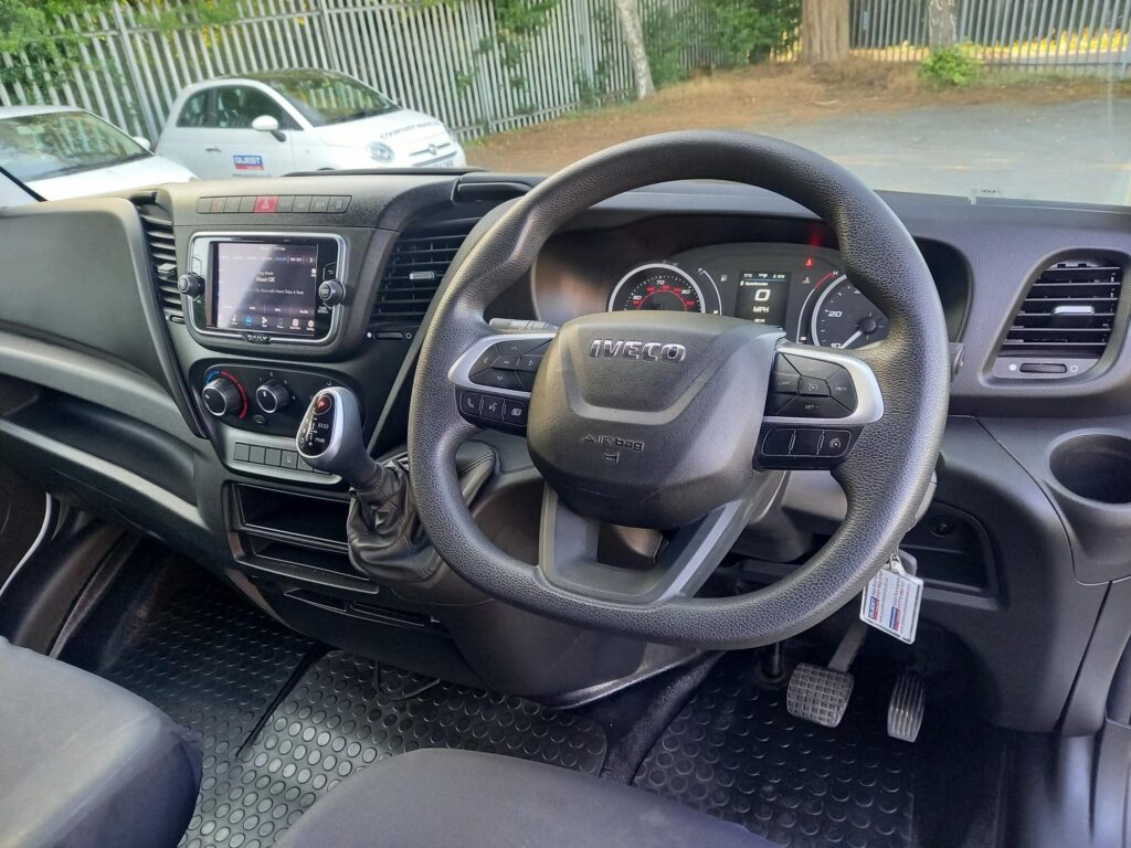 Iveco Daily 2.3D HPI 14V Business 35S 4100 Panel Van 5dr Diesel HiMatic LWB H2 Euro 6 (s/s) (136 ps)