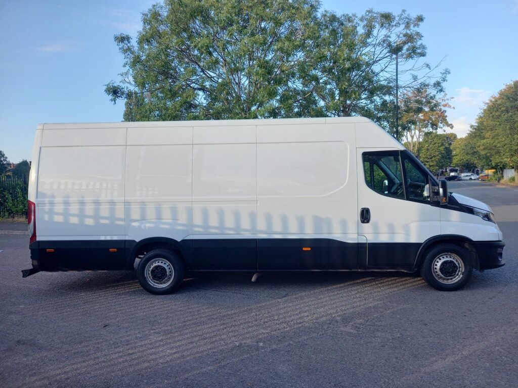 Iveco Daily 2.3D HPI 14V Business 35S 4100 Panel Van 5dr Diesel HiMatic LWB H2 Euro 6 (s/s) (136 ps)