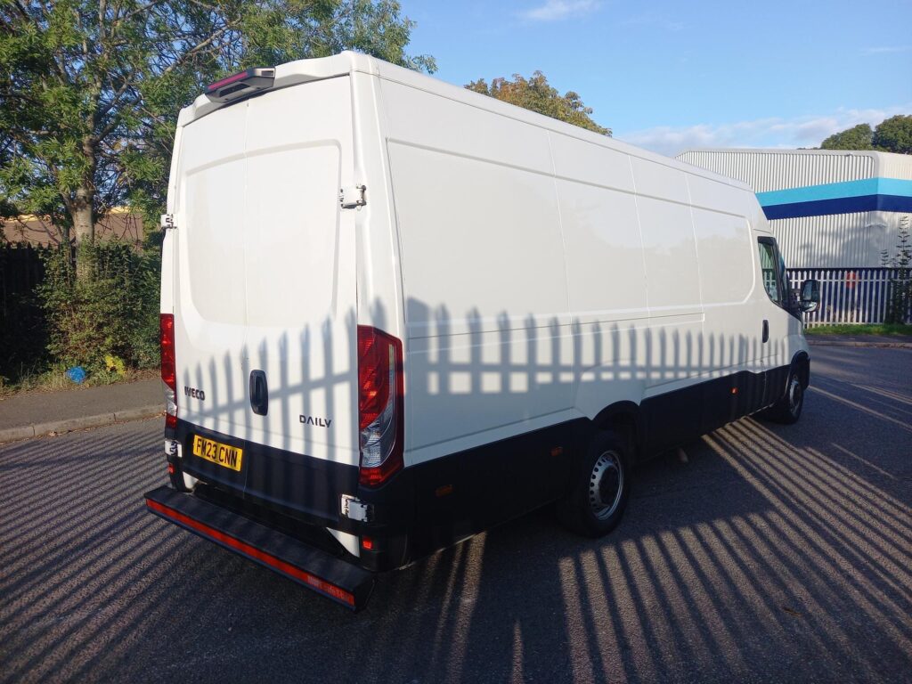 Iveco Daily 2.3D HPI 14V Business 35S 4100 Panel Van 5dr Diesel HiMatic LWB H2 Euro 6 (s/s) (136 ps)