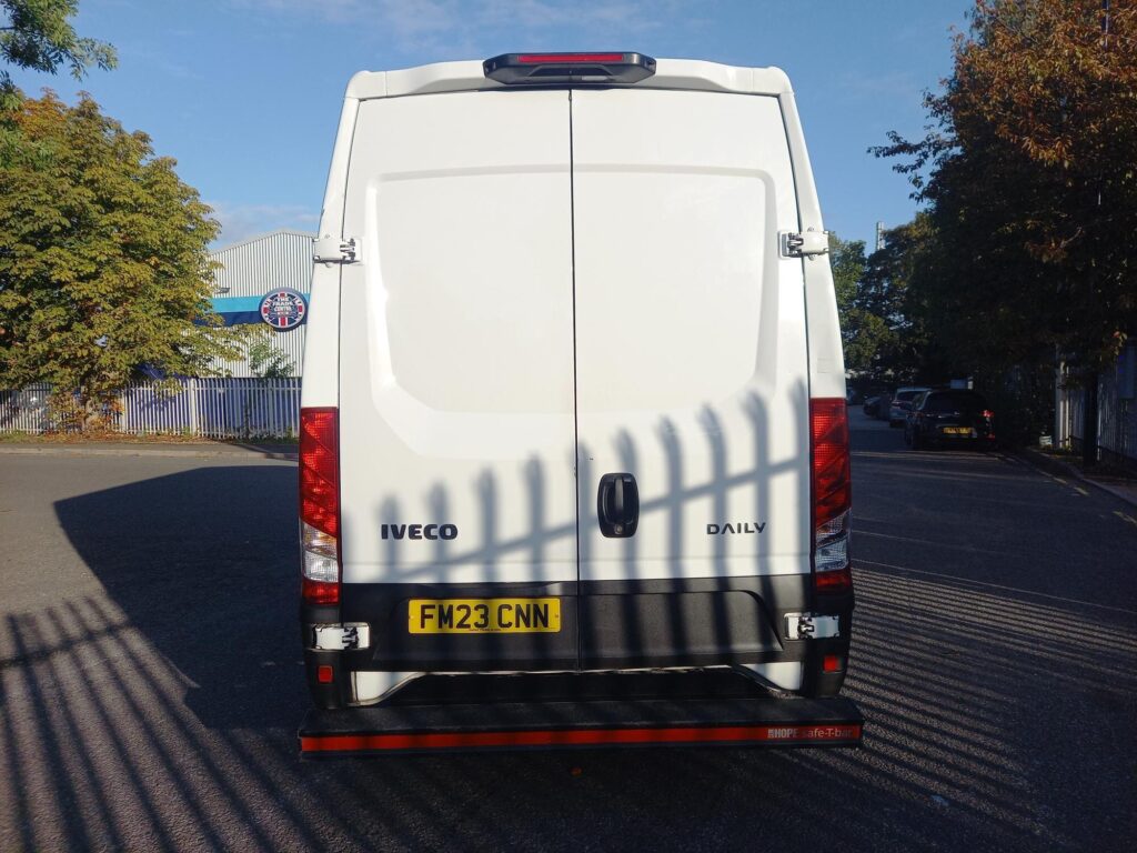 Iveco Daily 2.3D HPI 14V Business 35S 4100 Panel Van 5dr Diesel HiMatic LWB H2 Euro 6 (s/s) (136 ps)