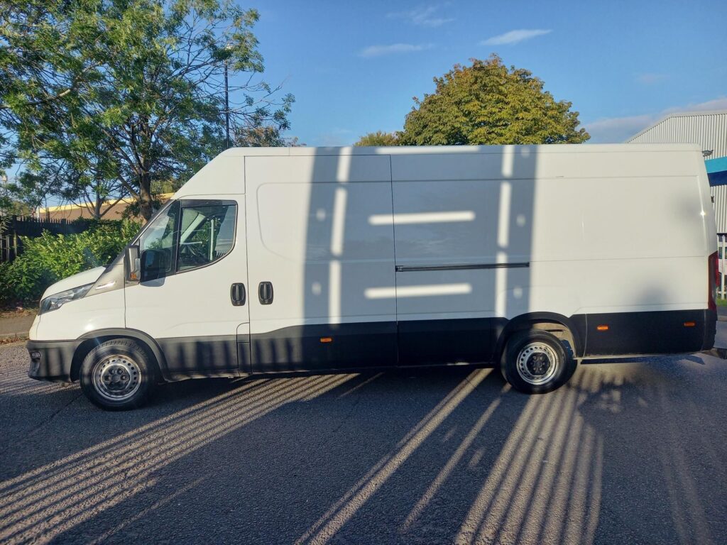 Iveco Daily 2.3D HPI 14V Business 35S 4100 Panel Van 5dr Diesel HiMatic LWB H2 Euro 6 (s/s) (136 ps)