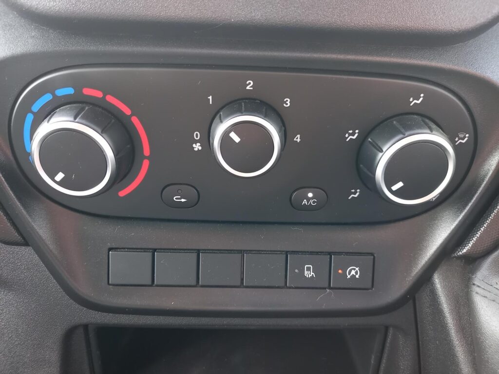 Iveco Daily 2.3D HPI 14V Business 35C 3450 Tipper 2dr Diesel Manual L2 Euro 6 (s/s) (DRW) (136 ps)