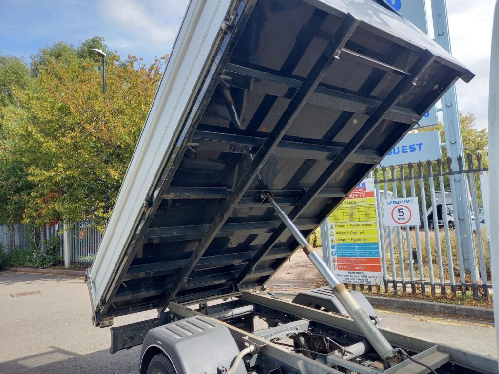 Iveco Daily 2.3D HPI 14V Business 35C 3450 Tipper 2dr Diesel Manual L2 Euro 6 (s/s) (DRW) (136 ps)
