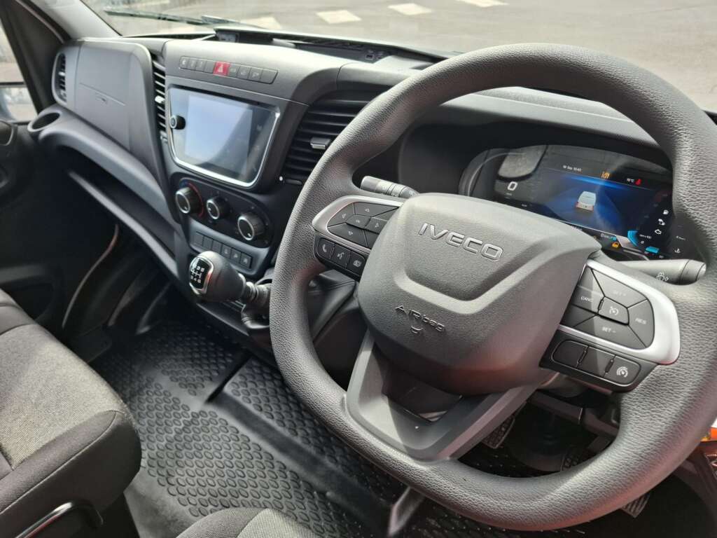 Iveco Daily 35S16V XLWB High Roof 16m³ (Circa 4.8m Int. Load length)