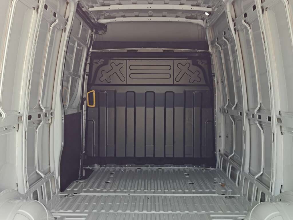 Iveco Daily 35S16A8V XLWB High Roof 16m³ (Circa 4.6m Int. Load Length)