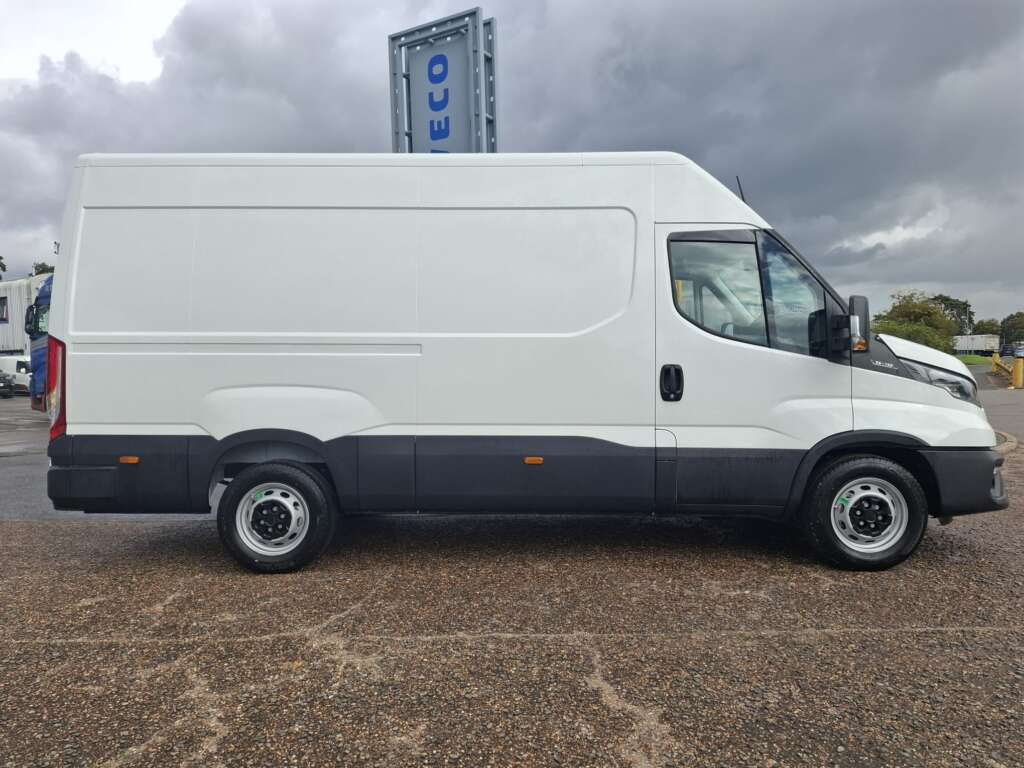 Iveco Daily 35S14V LWB High Roof 12m³ (Circa 3.5m Int. Load Length)
