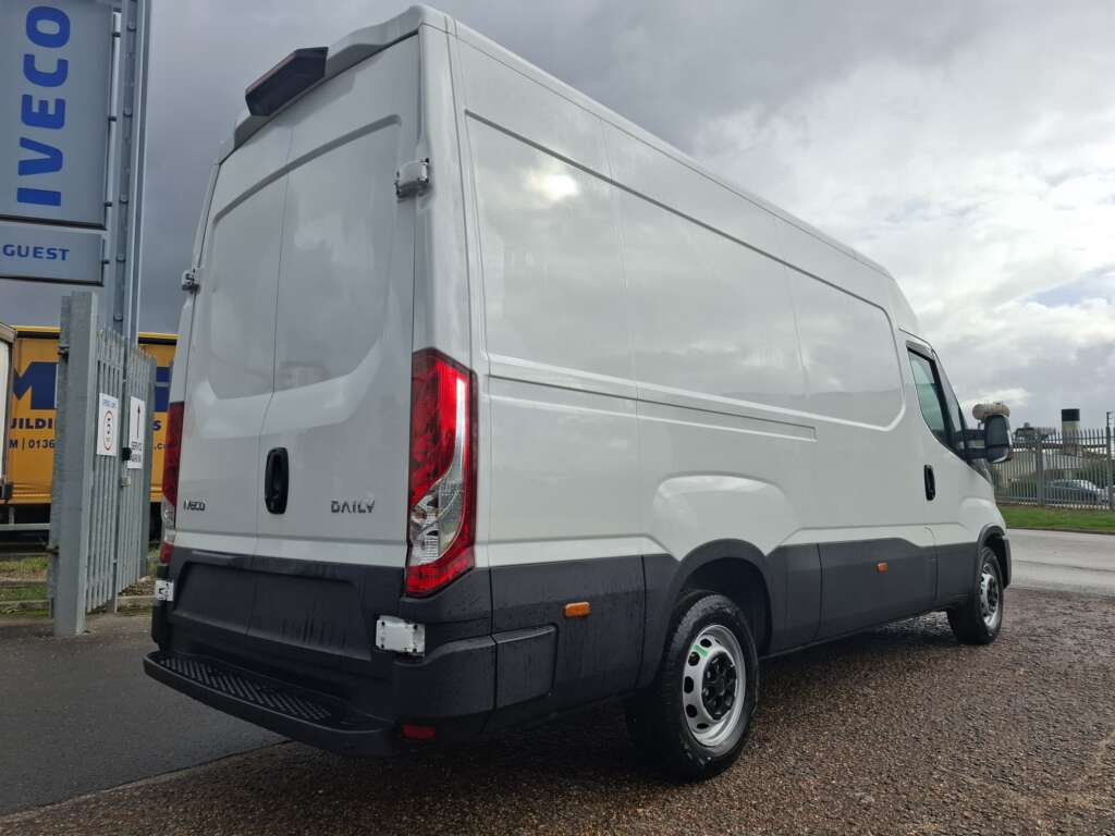 Iveco Daily 35S14V LWB High Roof 12m³ (Circa 3.5m Int. Load Length)