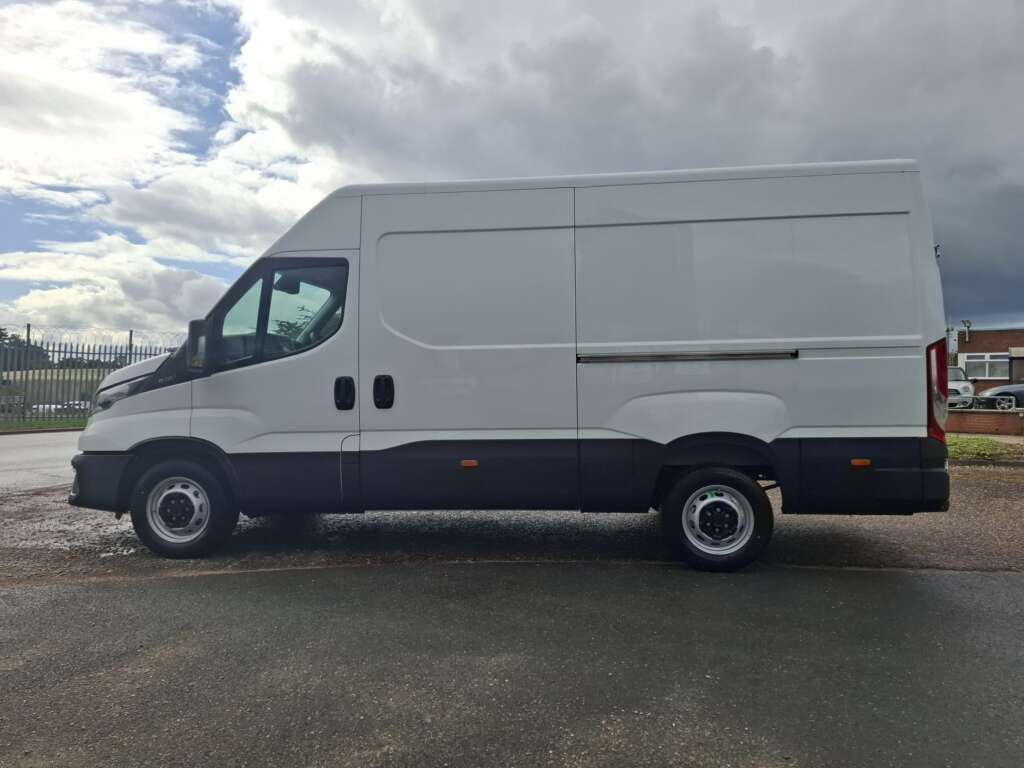 Iveco Daily 35S14V LWB High Roof 12m³ (Circa 3.5m Int. Load Length)