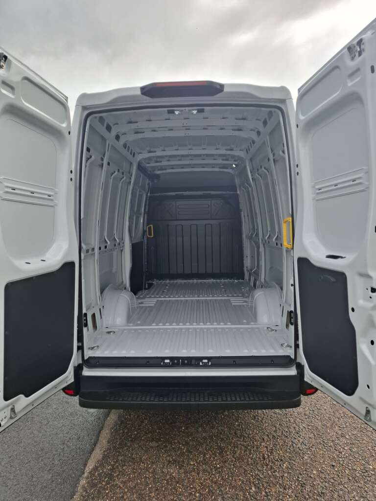Iveco Daily 35S14V LWB High Roof 12m³ (Circa 3.5m Int. Load Length)