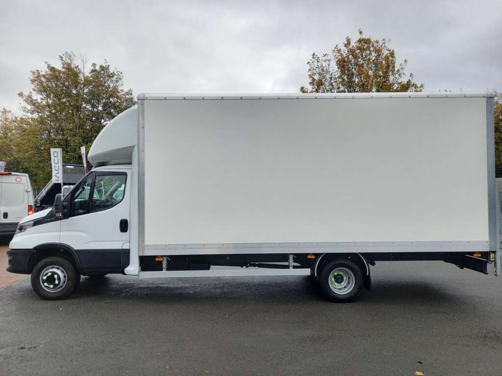 Iveco Daily 72C18 180HP Hi Matic 4750WB Luton Box