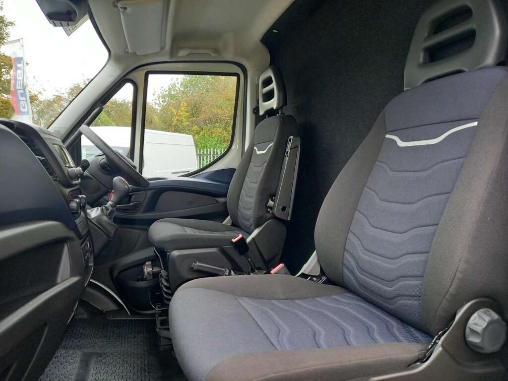 Iveco Daily 72C18 180HP Hi Matic 4750WB Luton Box