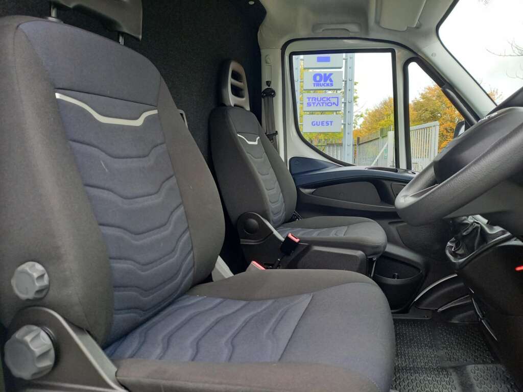 Iveco Daily 72C18 180HP Hi Matic 4750WB Luton Box