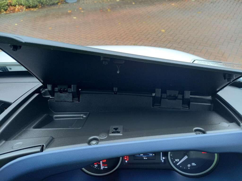 Iveco Daily 72C18 180HP Hi Matic 4750WB Luton Box