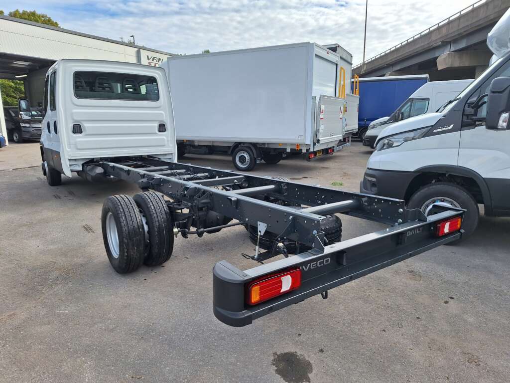 Iveco Daily 70C18 5100mm Crew Cab Chassis (Circa 6.2m Body ext.)