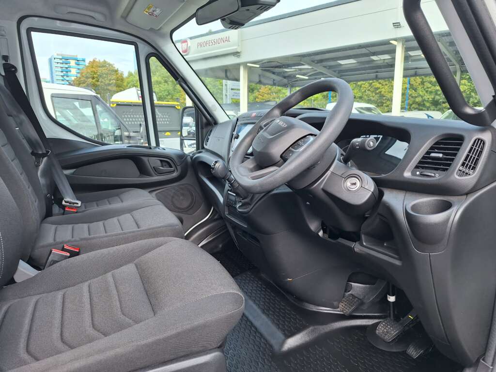 Iveco Daily 70C18 5100mm Crew Cab Chassis (Circa 6.2m Body ext.)