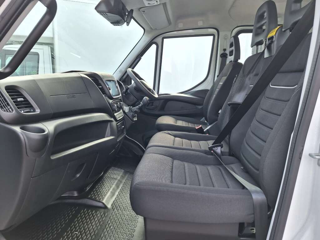 Iveco Daily 70C18 5100mm Crew Cab Chassis (Circa 6.2m Body ext.)
