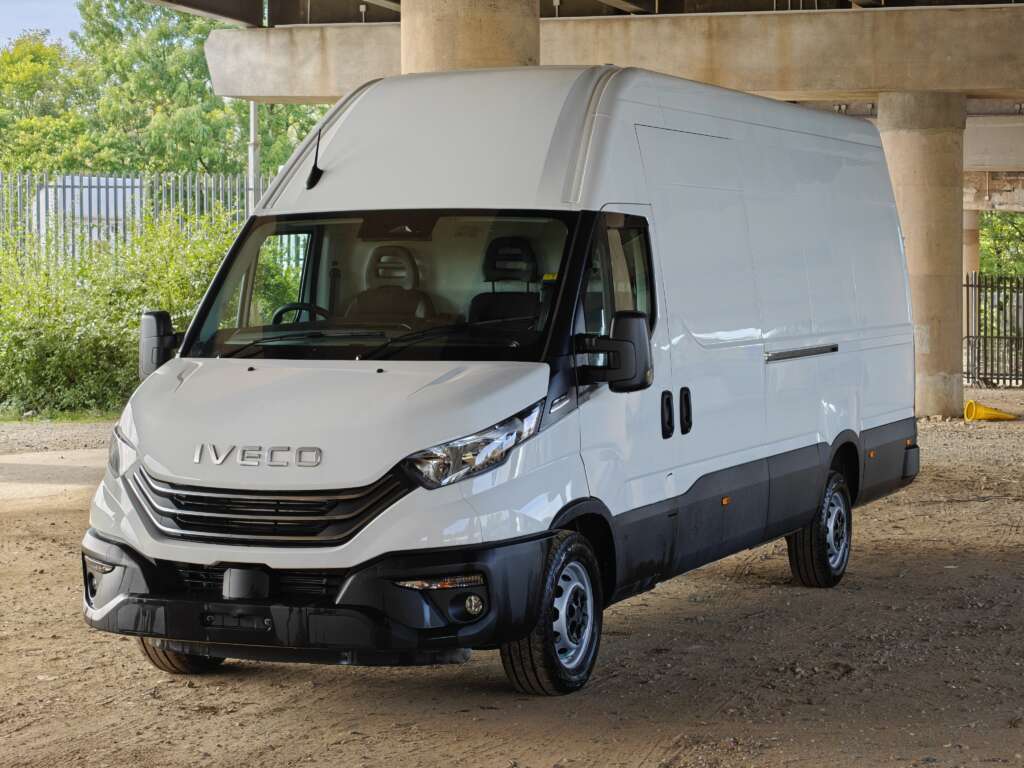 Iveco Daily 35S16BA8V XLWB Extra High Roof 18m³ (Circa 4.6m Int. Load Length)