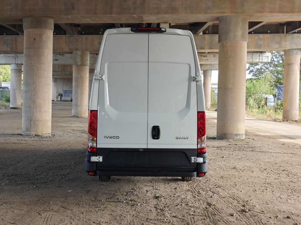 Iveco Daily 35S16BA8V XLWB Extra High Roof 18m³ (Circa 4.6m Int. Load Length)
