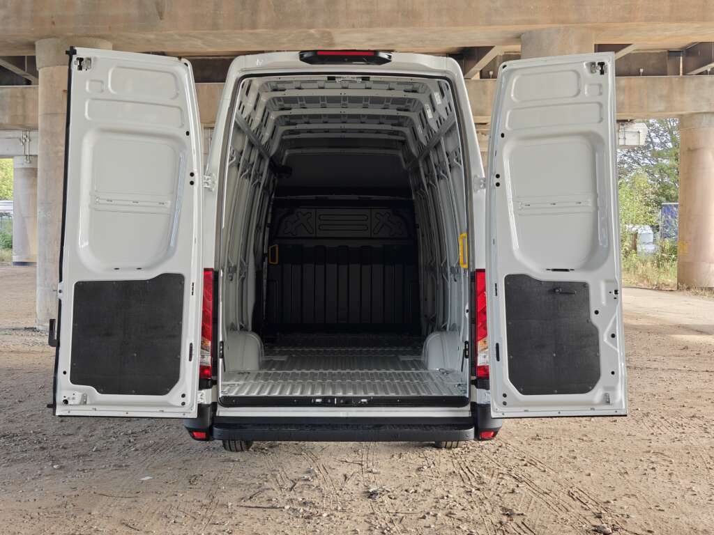 Iveco Daily 35S16BA8V XLWB Extra High Roof 18m³ (Circa 4.6m Int. Load Length)