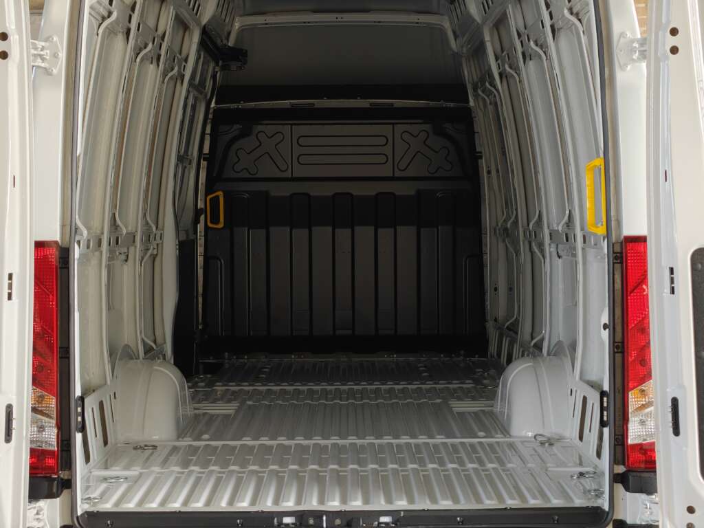 Iveco Daily 35S16BA8V XLWB Extra High Roof 18m³ (Circa 4.6m Int. Load Length)