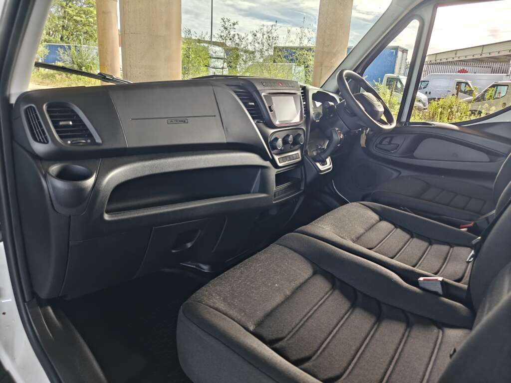 Iveco Daily 35S16BA8V XLWB Extra High Roof 18m³ (Circa 4.6m Int. Load Length)