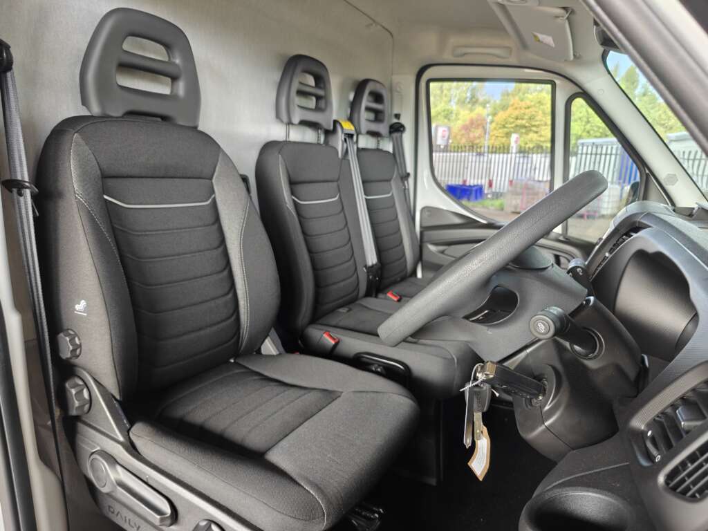 Iveco Daily 35S16BA8V XLWB Extra High Roof 18m³ (Circa 4.6m Int. Load Length)