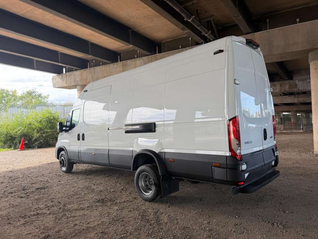 Iveco Daily 70C18HA8V XLWB Extra High Roof 18m³ (Circa 4.6m Int. Load Length)