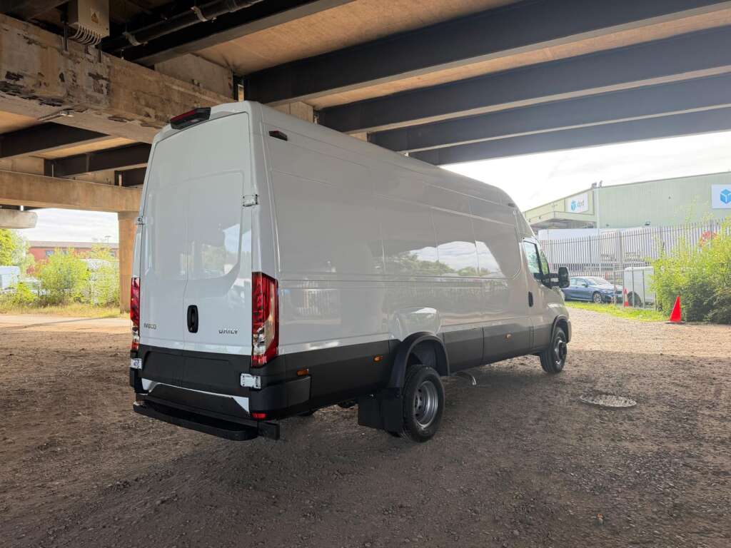 Iveco Daily 70C18HA8V XLWB Extra High Roof 18m³ (Circa 4.6m Int. Load Length)
