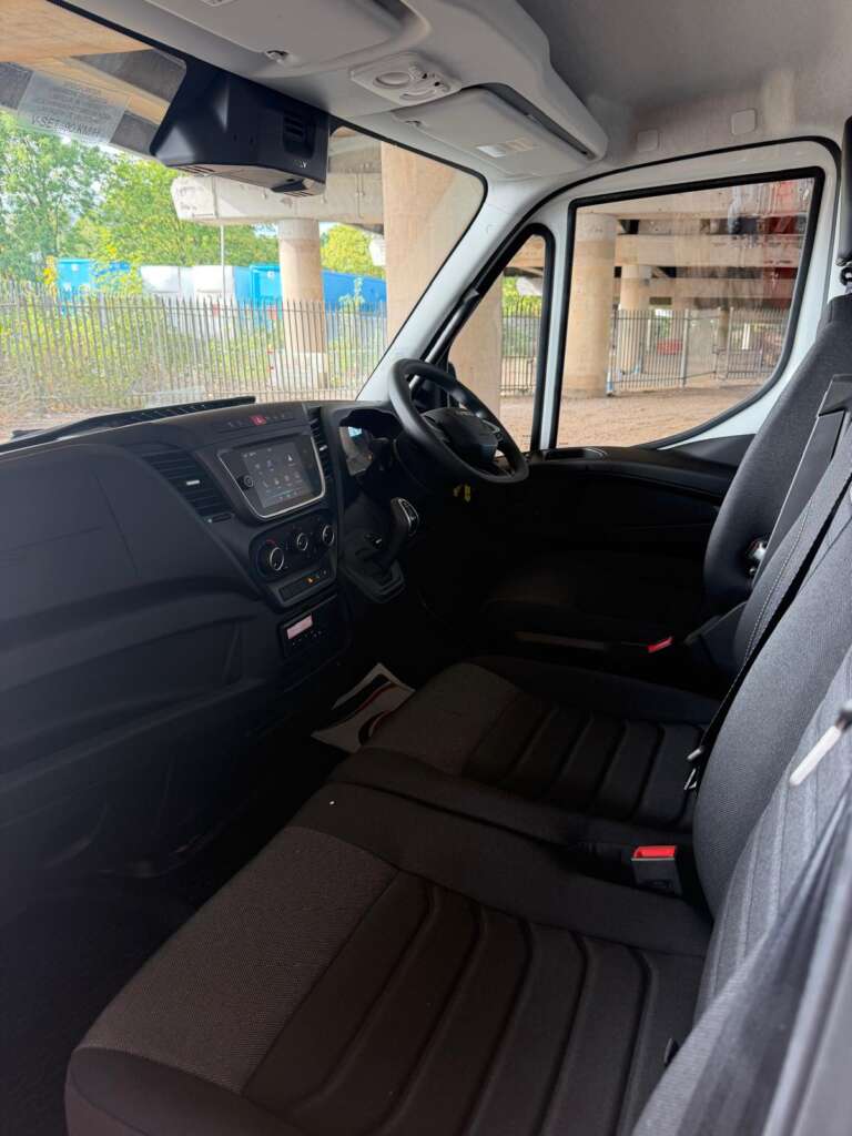 Iveco Daily 70C18HA8V XLWB Extra High Roof 18m³ (Circa 4.6m Int. Load Length)